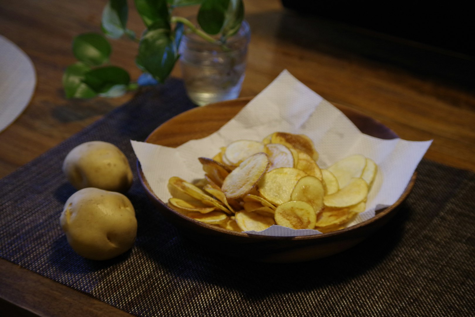 potatischips i skål